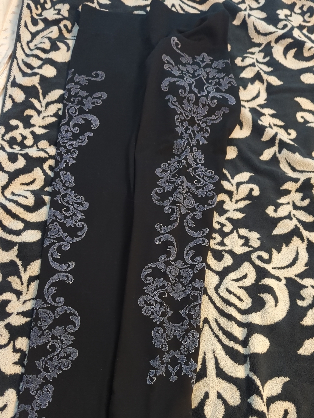 NWOT Vintage Rue21 Black Leggings with Silver Beaded Baroque Design Legs Y2K M
